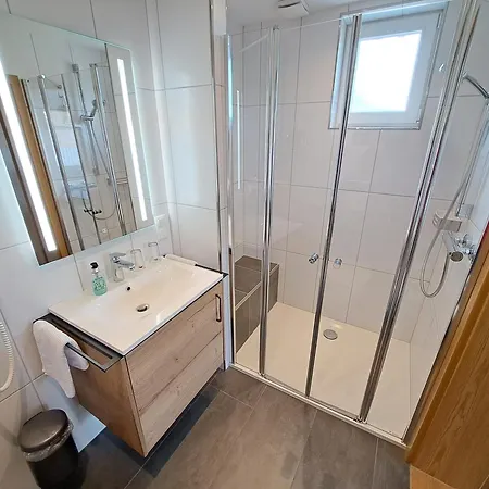 Zum Lindenwirt Gæstehus 4*
