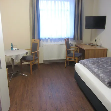 Zum Lindenwirt 게스트하우스 4*