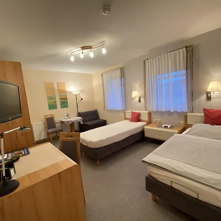 Zum Lindenwirt 게스트하우스 4*