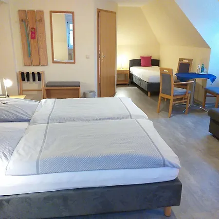 Zum Lindenwirt 게스트하우스 4*